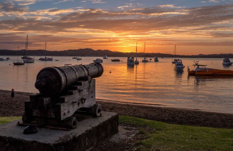 Russell: 1-Hour Sightseeing Tour by Coach & Long Beach - Discover Russell: A 1-Hour Coach & Long Beach Tour That Combines History and Scenic Beauty