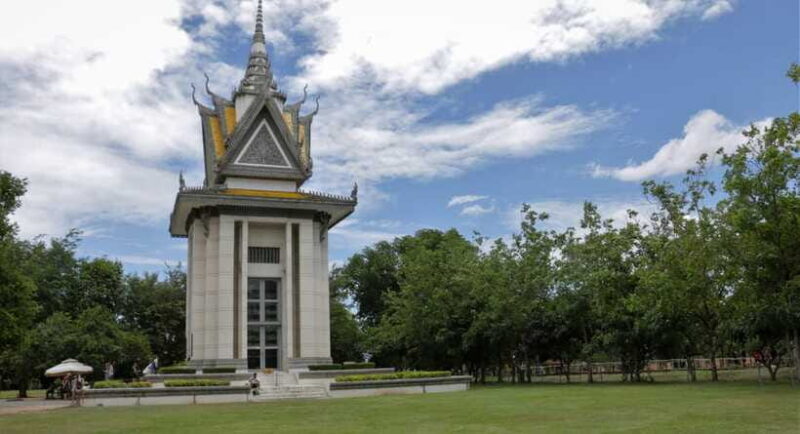 S21 & Killing Fields Tour with Khmer Lunch & Drink - Key Points