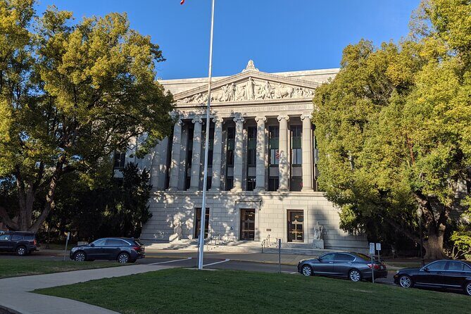 Sacramento Capitol Park Scavenger Hunt Walking Tour - Key Points