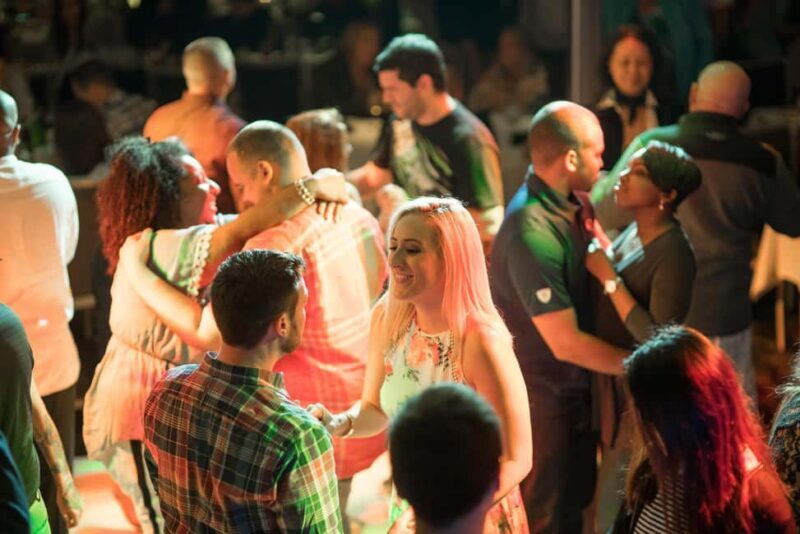 Sacramento: City Cruises Rock The Yacht River Cruise - Drinks and Snacks: Craft Cocktails at Sea