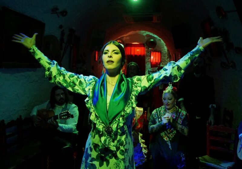 Sacromonte: Flamenco Show at Cuevas Los Tarantos Tickets - Discovering Flamenco at Cuevas Los Tarantos in Sacromonte