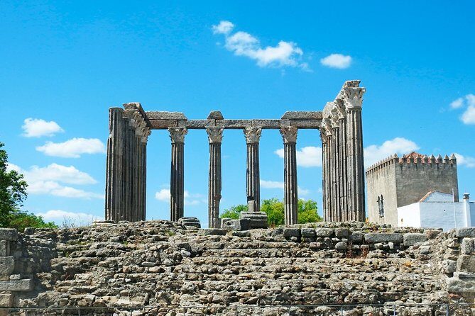 Safe Private Tour - Glorious Past: Évora & Almendres Cromlech - Key Points