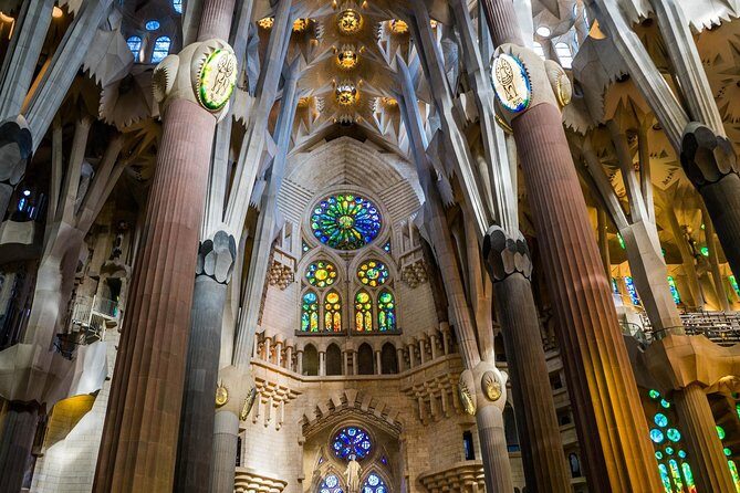 Sagrada Familia: Fast Track Guided Tour with optional Tower - Exploring the Itinerary in Detail