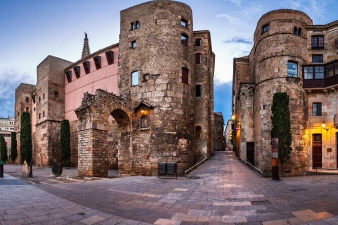 Sagrada Familia & Gothic Quarter Private Tour - Transportation and Logistics