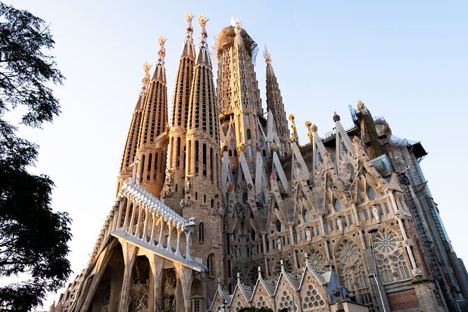 Sagrada Familia Guided Tour & Skip the Line Ticket in Barcelona - Discover Gaudí’s Masterpiece with a Guided Tour of the Sagrada Familia