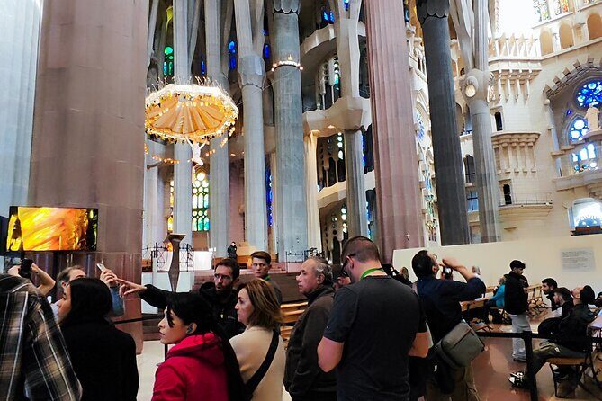 Sagrada Familia Guided Tour & Skip the Line Ticket in Barcelona - Key Points