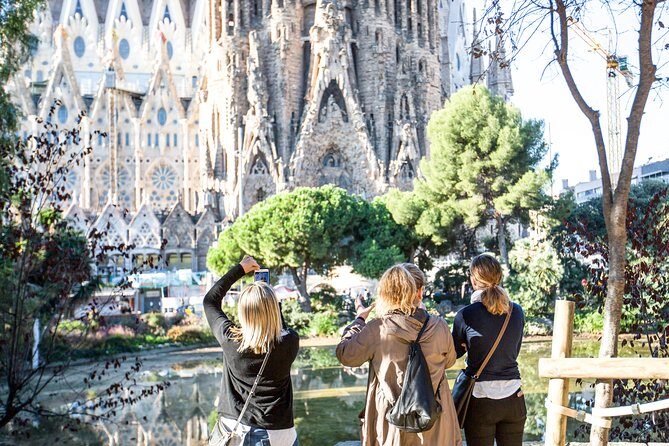 Sagrada Familia guided Tour with a German-Speaking Guide - Who Should Consider This Tour?