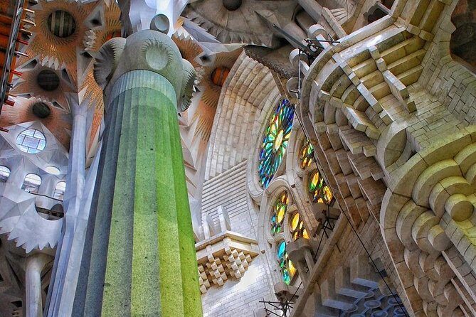 Sagrada Familia Guided Tour with Fast-Track Entry - Unlocking Gaudís Masterpiece: Sagrada Familia Guided Tour with Fast-Track Entry