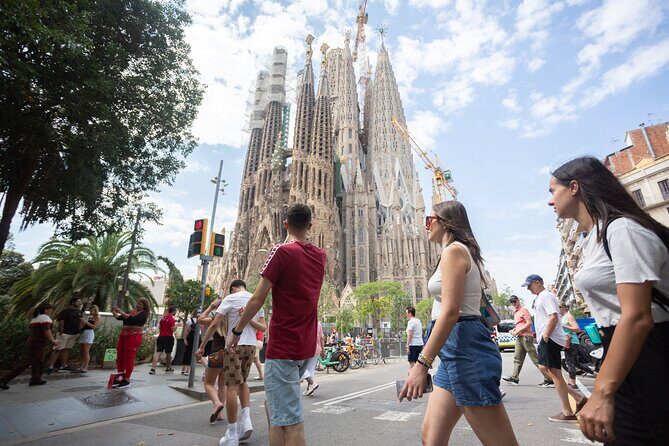 Sagrada Familia Guided Tour with Skip the Line Ticket - An In-Depth Look at the Sagrada Familia Guided Tour