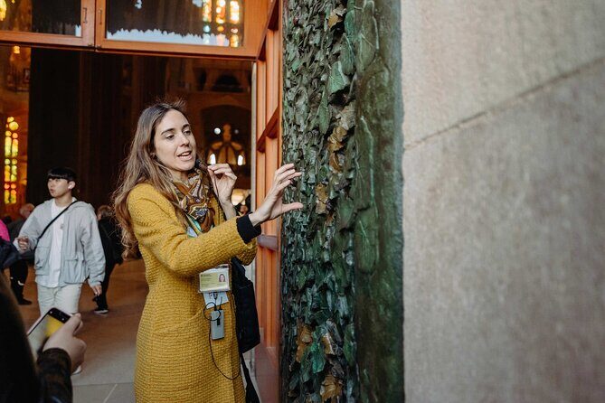 Sagrada Familia Guided Tour with Skip the Line Tickets - A Closer Look at the Sagrada Familia Guided Tour