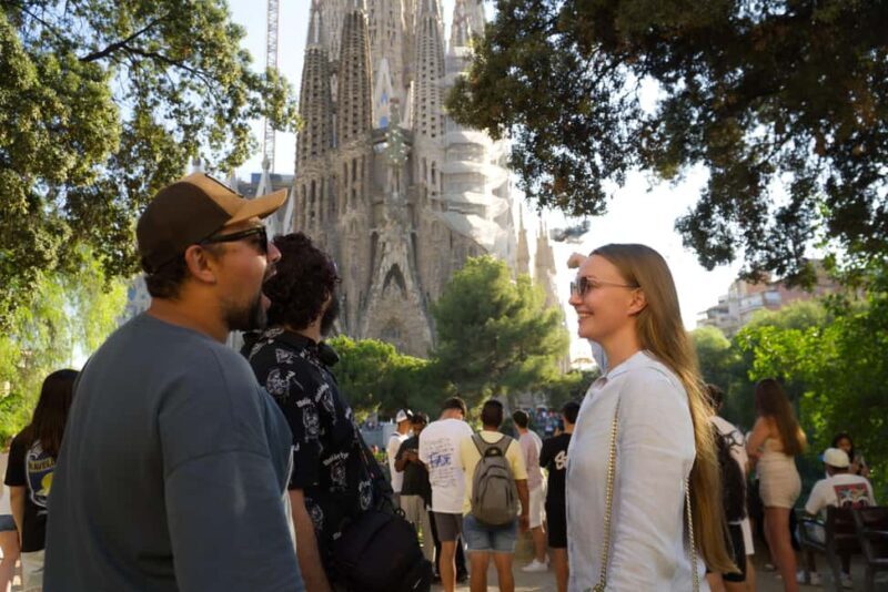 Sagrada Família & More: Barcelona Tour + Candy Tasting - Exploring Barcelona’s Architectural Gems