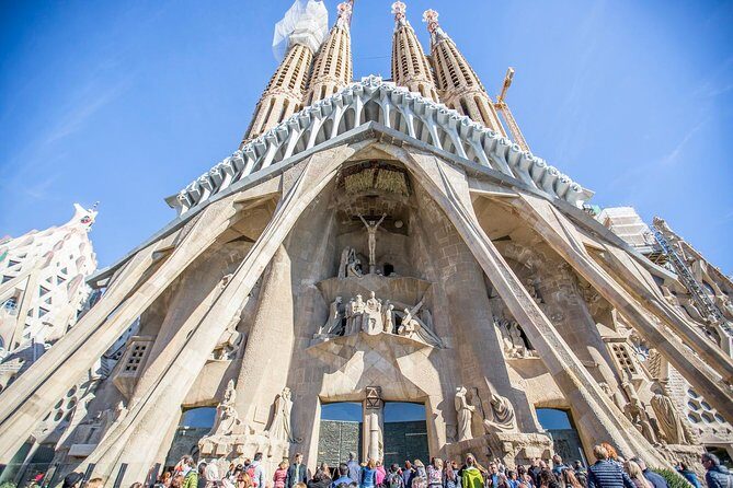 Sagrada Familia & Park Guell Guided Tour with Skip The Line - Authentic Traveler Perspectives