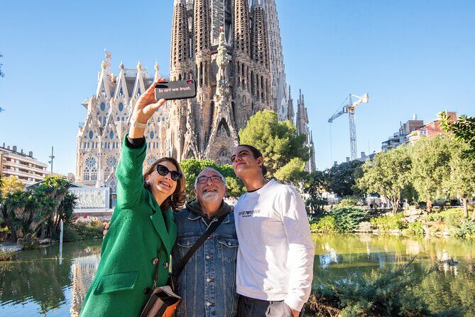 Sagrada Familia Small Group Guided Tour with Skip the Line Ticket - Exploring the Sagrada Familia: A Deep Dive