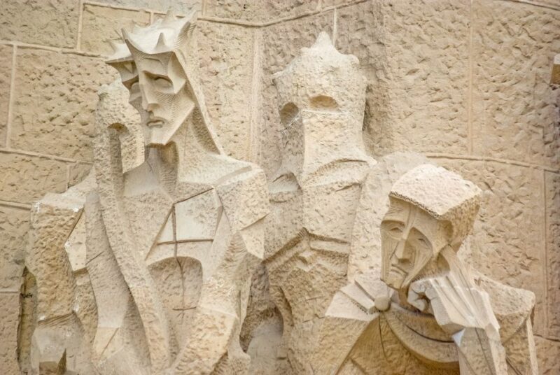 Sagrada Familia Tour with Express Entry and Local Guide - FAQ