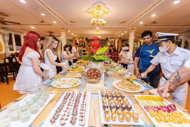 Saigon: Private table on board in a Luxury Cruise - Key Points