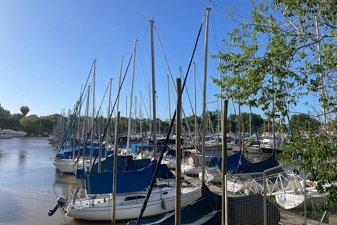 Sail along the Río de la Plata with a good wine and listening to Argentine tango - Sail along the Río de la Plata with a Good Wine and Listening to Argentine Tango