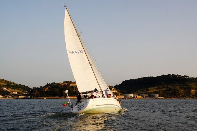 Sail and swim in Lisbon - Sailing and swimming in Lisbon: a detailed look