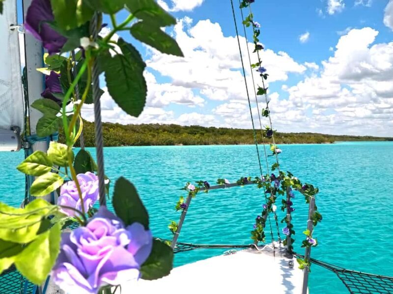 Sail for 4 hours in Bacalar's most SECRET spot. Beach Club is included. - Key Points
