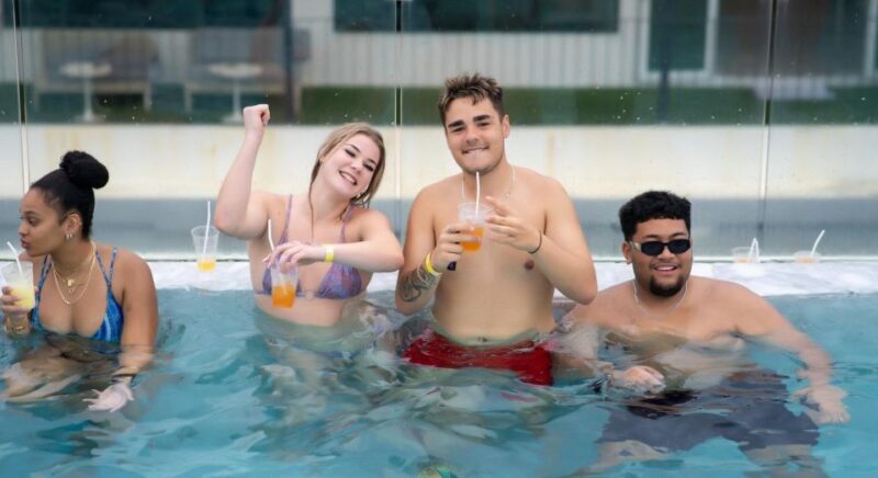 Sailaway Pool Party Phuket - Sailaway Pool Party Phuket: Your Rooftop Escape for Fun and Views