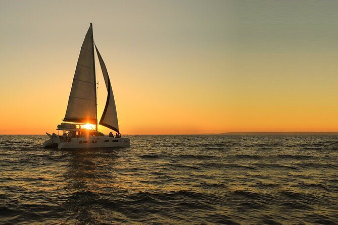 Sailboat on the Mayan Riviera at sunset - Key Points