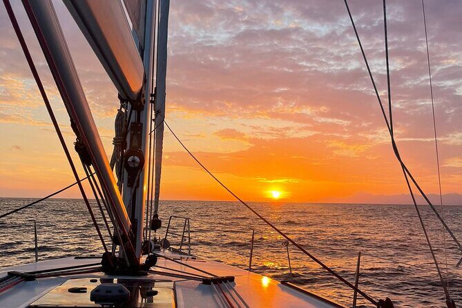 Sailing boat with aperitif at sunset in Cilento - Key Points