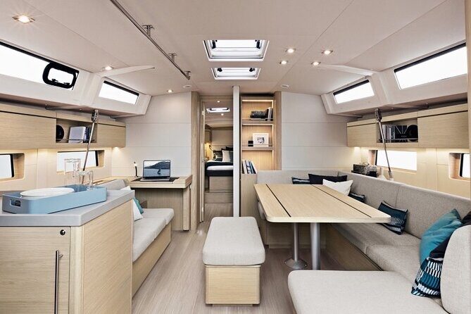 Sailing Charter around Vancouver Harbour Private Tour - Exploring the Vancouver Harbour Private Sailing Tour in Detail