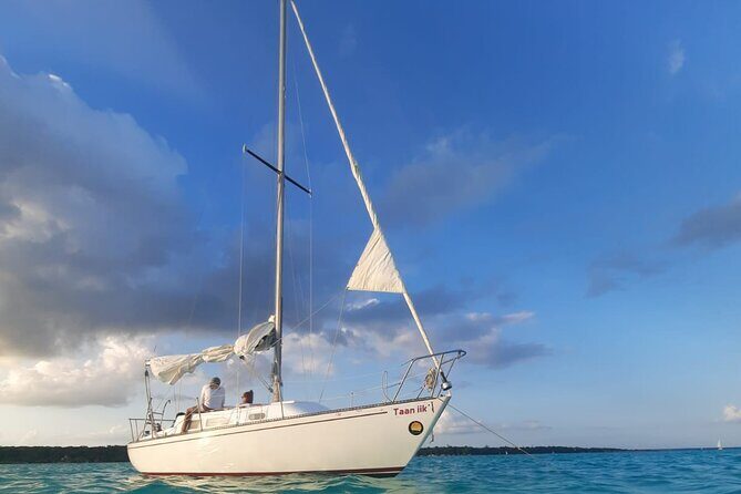 Sailing Tour around the Bacalar Lagoon - An In-Depth Look at the Bacalar Lagoon Sailing Tour