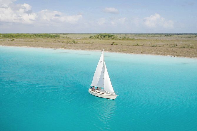 Sailing Tour through the Lagoon of the 7 Colors - An In-Depth Look at the Sailing Experience