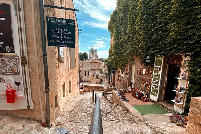 Saint-Emilion Afternoon Tour - 2 Wineries, tastings & delicacies - FAQs