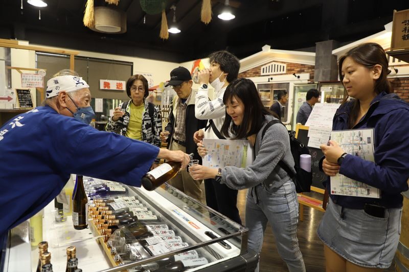 Sake brewery walking tour in Nada, home to Japans No. 1 sake district (Kobe) - Who should book this walk
