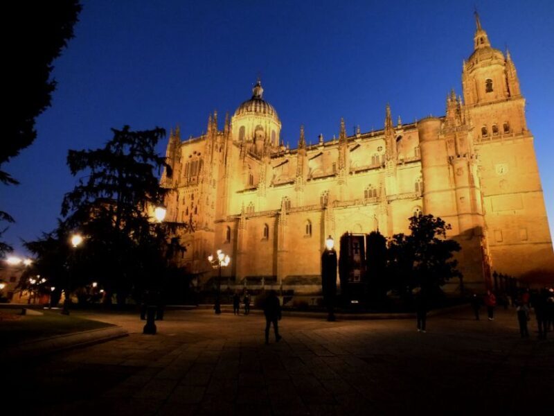 Salamanca: Local Legends Evening Walking Tour in Spanish - Practical Details & Value