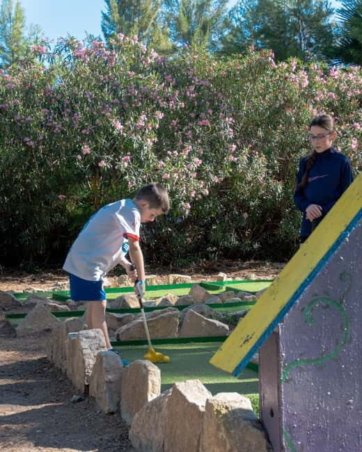 Salou: Minigolf Pass with Gear - Key Points