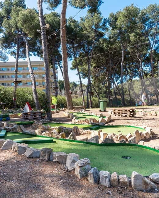 Salou: Minigolf Pass with Gear - A Closer Look at the Mini Golf Experience in Salou