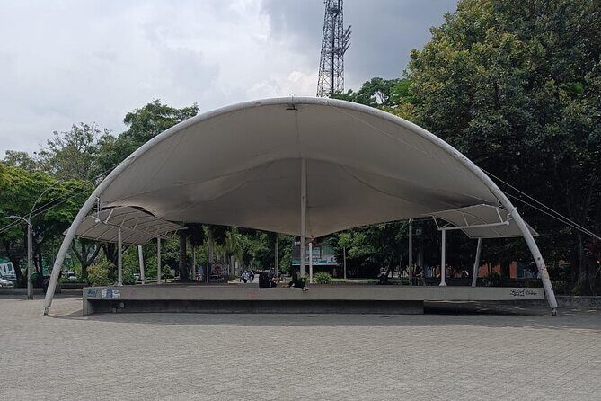 Salsa & Bachata in Medellín with Bryant - Key Points