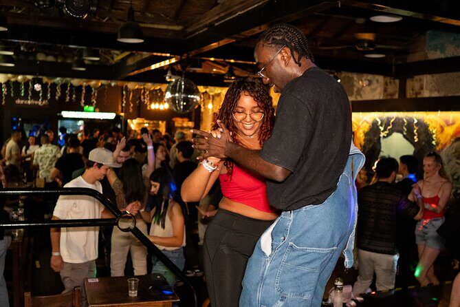 Salsa & Bachata Nightlife Tour in Medellín with a Local Dancer - Key Points