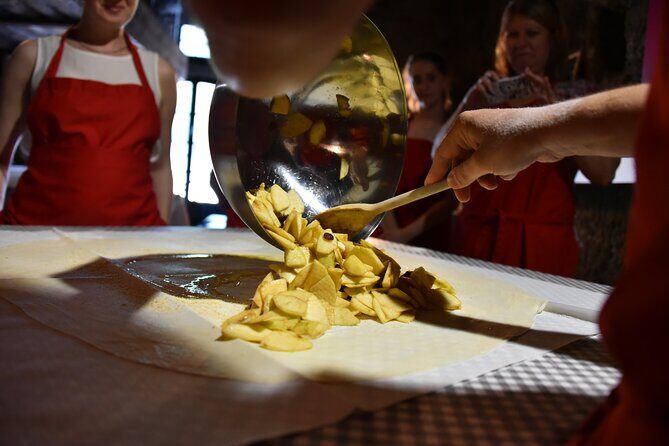 Salzburg Christmas Cookies and Apple Strudel Cooking Lesson - Why You Should Consider This Experience