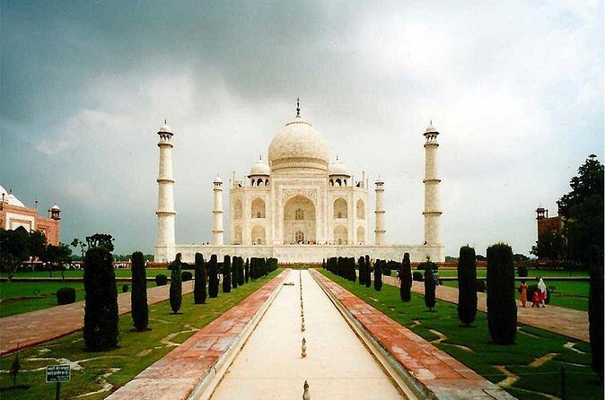 Same Day Agra Tour From Ahmedabad with Return Flight - How This Tour Caters to Different Travelers