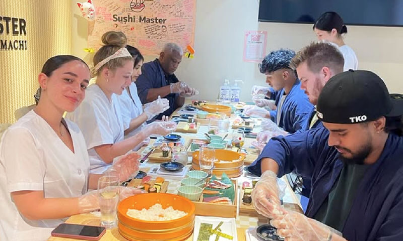 (SAME-DAY OK!) Sushi Making Class in Kyoto - Become a Sushi Master!! - Kawaramachi location: central, but look upstairs