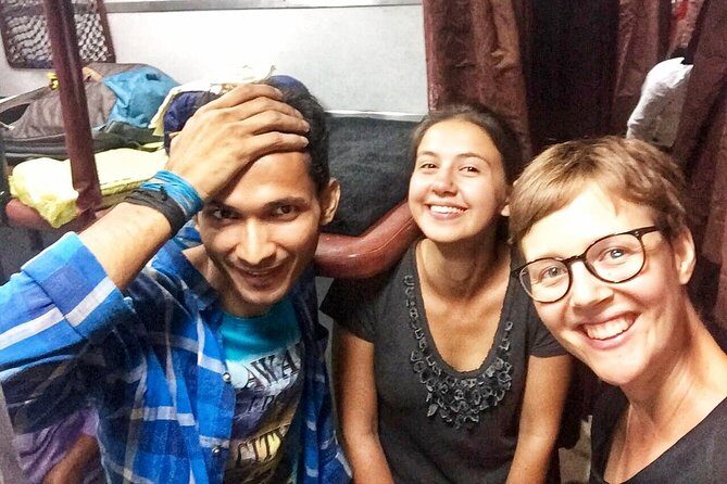 Same Day Taj Mahal And Agra Fort Tour By Super Fast Train From Delhi - The Journey Begins: From Delhi to Agra on the Gatimaan Express