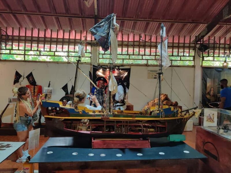 SAN ANDRES: Gastronomic and cultural tour in neighborhoods, restaurant and beach! - The Value of This Experience