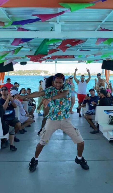 SAN ANDRES: TOUR BAHIA YACHT RUMBERO + DJ AND ENTERTAINER - FAQ