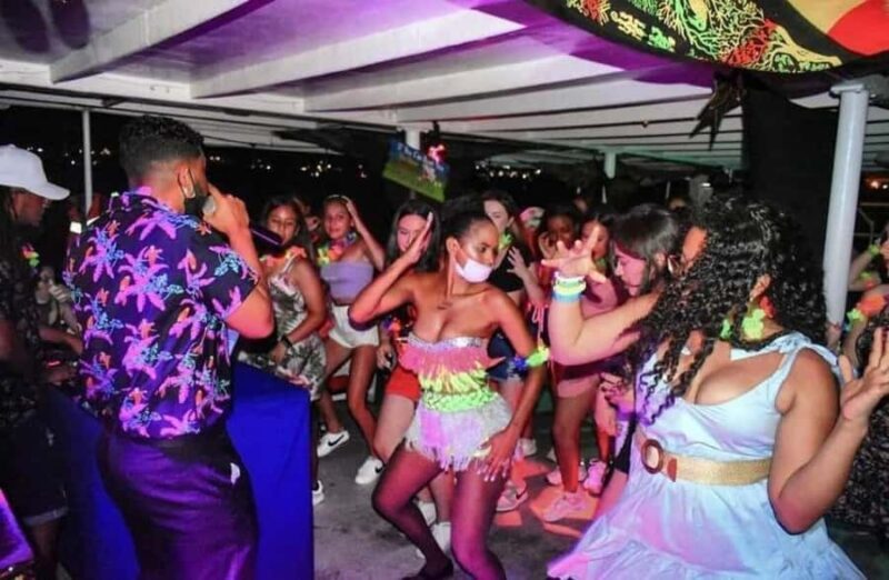 San Andres: White Party on boat with open bar, dinner and dancers! - Key Points