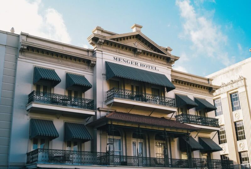 San Antonio: Guided Haunted Pub Crawl - An In-Depth Look at the Haunted Pub Crawl Experience