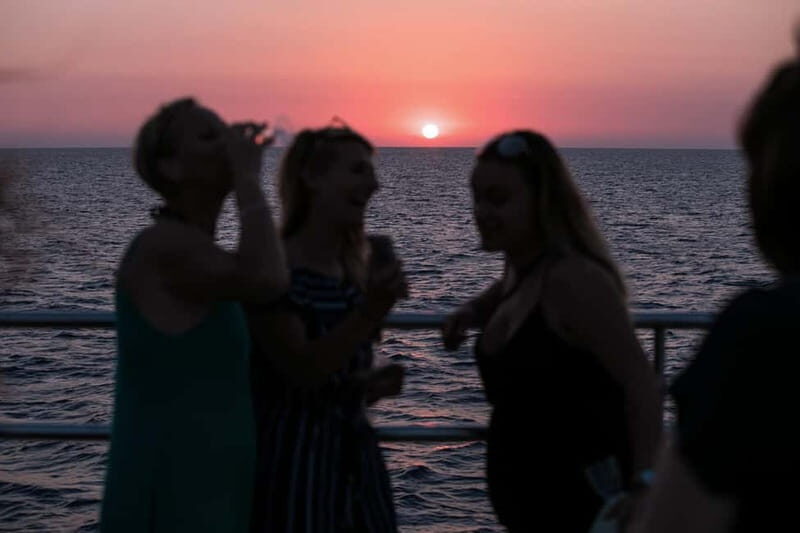 San Antonio: Sunset Boat Tour with Live Music & Drinks - Key Points