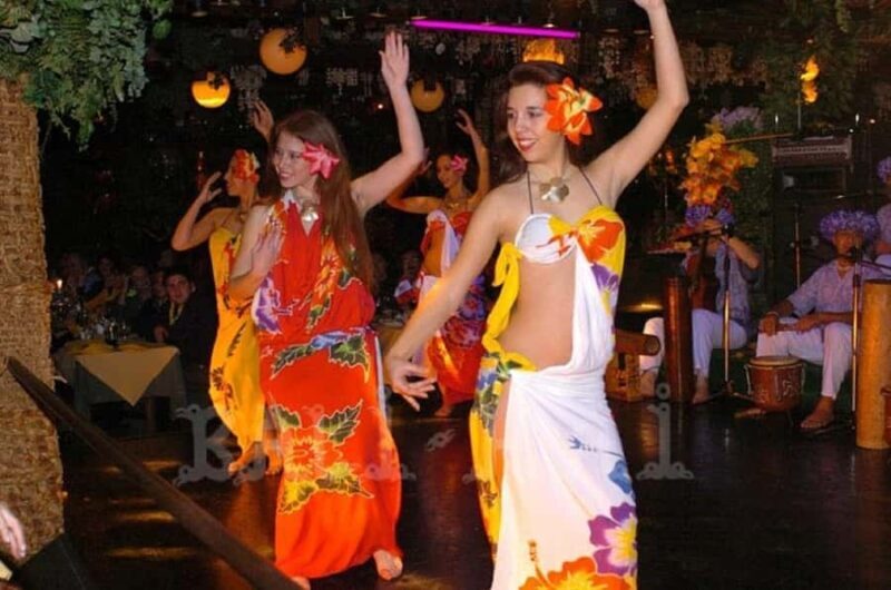 San Cristobal Hill Night Tour with Dinner Show - Who Should Consider This Tour?