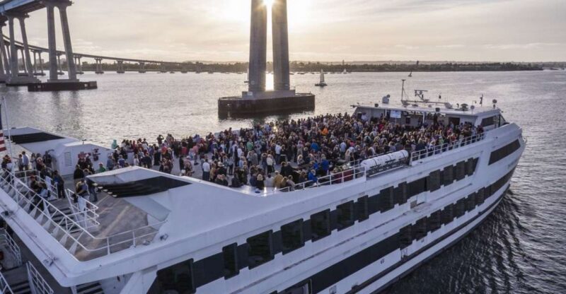 San Diego: Christmas Eve Buffet Brunch or Dinner Cruise - Who Will Love This Cruise?