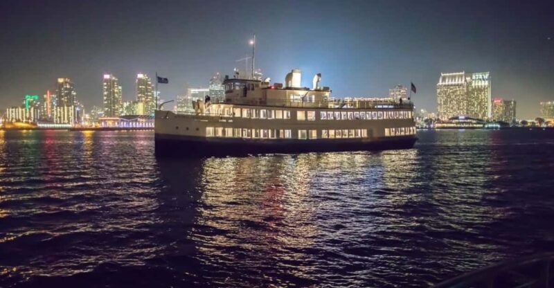 San Diego: New Year's Eve Early Buffet Dinner Cruise - Key Points