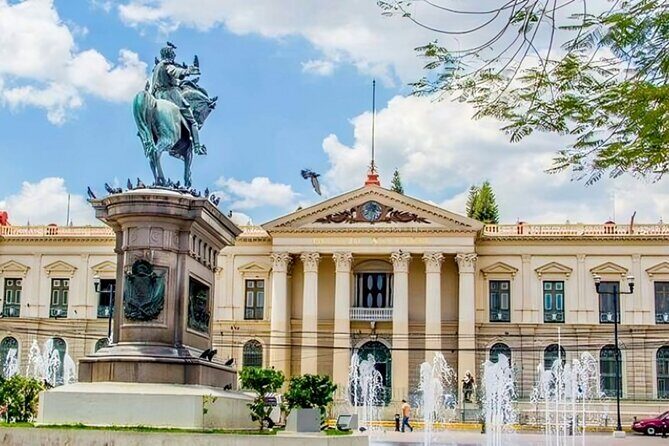 San Salvador Must-See Attractions Walking Tour With A Guide - Key Points