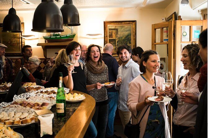 San Sebastian Evening Pintxo Tour with Wine - The Experience in Detail