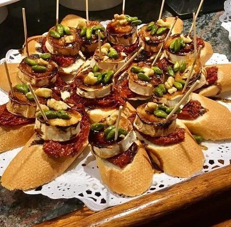 San Sebastian Food Tour: Pintxo Tasting Paired with Spanish Wines - Exploring the Heart of San Sebastian’s Old Town